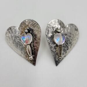 Vintage Womens Hammered Silver Tone Beaded Pierced Earrings Heart Shaped 1"